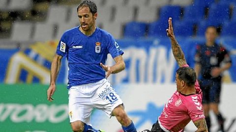 Michel Herrero en su etapa en el Oviedo