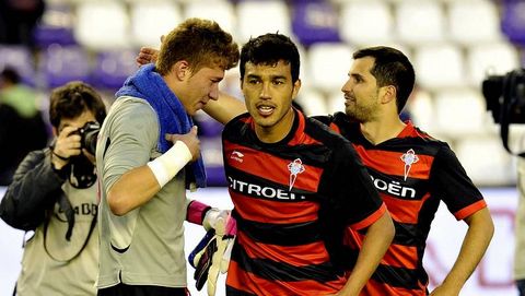 El portero, felicitado por sus compaeros