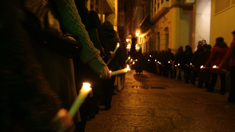 Paso de Os Caladi�os por las calles de Viveiro en la madrugada del viernes al s�bado Santos