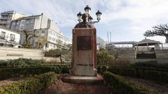 En el busto de Fraga son visibles las huellas del ataque con pintura cometido en d�as pasados 