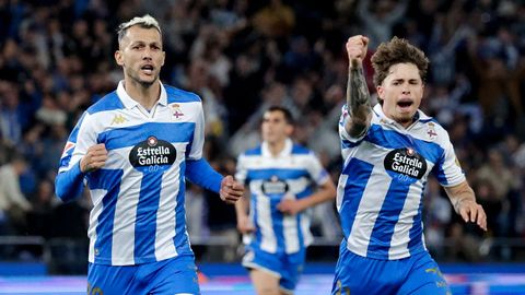 Stoichkov, autor del gol, y Mario Soriano celebran uno de los tantos de la reciente remontada ante el Zaragoza. 