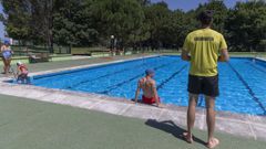 La piscina municipail de O Milladoiro, en la imagen, tiene un aforo de cuatrocientas personas