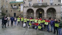 Los polic�as y los bomberos (en la foto, en una protesta en febrero) son los m�s afectados por los impagos de pluses.