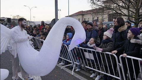 Miles de personas salieron a las calles de Ourense para recibir a sus majestades de Oriente pese al frío