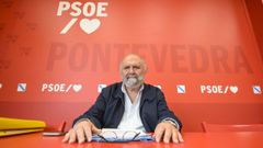 El psiquiatra jubilado V�ctor Pedreira, este viernes en la sede del PSOE de Pontevedra, donde compareci� 