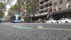 Vista de la calle Antonio Lpez, en Carabanchel, donde tres vehculos embistieron a otro y secuestraron a su conductor en la noche del viernes. 