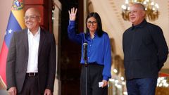 La presidenta interina de Venezuela, Delcy Rodr�guez, junto al presidente de la Asamblea Nacional, su hermano Jorge Rodr�guez, y el ministro del Interior, Diosdado Cabello