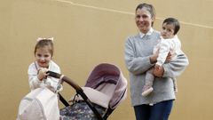 �ngeles P�rez, con sus hijas: Daniela, de 4 a�os, y �ngeles, de 7 meses.