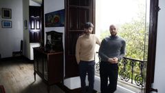 Otra joya: la casa. �Esta casa indiana _explica Juan Rezzuto, quien compr� con V�ctor G�mez el inmueble que rehabilitan_ la hizo un gallego (El Granadero) cuando fue a Buenos Aires y cuando la compra, en la escritura est� con domicilio fijado en esa ciudad. La construy� �l pero la cuidaba su sobrina y ven�a solo tres veces al a�o, abri�ndola para hacer fiestas. Me encuentro que tiene muchas caracter�sticas de las casas de Buenos Aires�. Han querido respetar en el interiorismo la est�tica indiana.