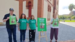 Presentaci�n del cartel de la manifestaci�n antitaurina de Gij�n, con los diputados Xabel Vegas (IU) y Covadonga Tom� (G.Mixto)