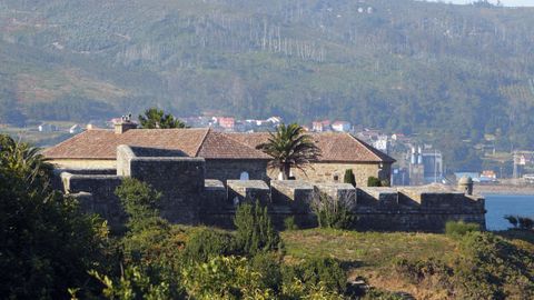 Castillo de Cardenal en Corcubi�n.