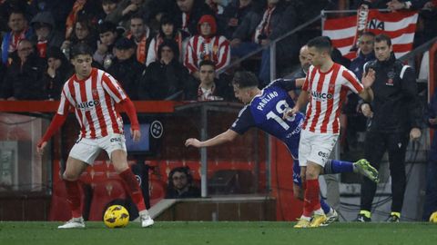 Derbi asturiano entre el Real Sporting de Gijon y el Real Oviedo en El Molin�n