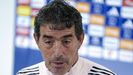 El t�cnico del Real Oviedo, el uruguayo Guillermo Almada, da una rueda de prensa en El Requex�n este mi�rcoles, antes del �ltimo entrenamiento previo al partido de este jueves ante el Villarreal en el estadio Carlos Tartiere
