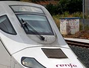 Cabina del Alvia pasando ayer por la mañana por la zona del accidente, en Angrois.