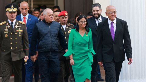 Delcy Rodr�guez, acompa�ada de su hermano Jorge Rodr�guez, los ministros Vladimir Padrino y Diosdado Cabello, y el hijo de Maduro.