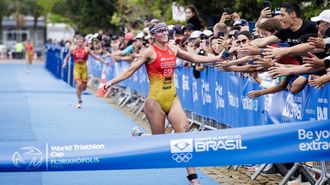 Sara Guerrero cruzando la lnea de meta en Brasil.
