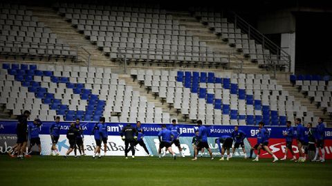 La plantilla del Real Oviedo en un entrenamiento en el Carlos Tartiere