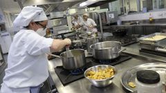 Alumnos en un ciclo de cocina en Santiago