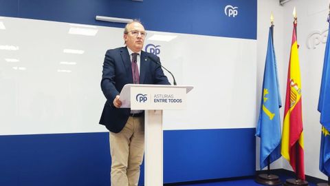 El portavoz de campaa del PP, Jos Agustn Cuervas-Mons, durante una rueda de prensa