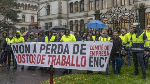 Trabajadores de Ence exigieron este martes en la sede de la Xunta una reuni�n con el presidente Rueda o la conselleira Lorenzana