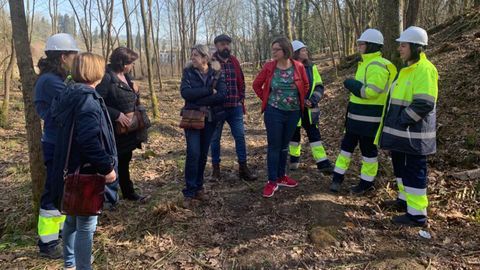 Visita de varios miembros de Somos a los trabajos de recuperacin del bosque de La Zoreda