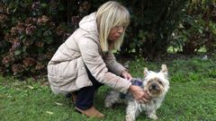 Luca Garca Castro y Nico, el perro de Sonia, fallecida por un cncer de mama hace seis aos. 