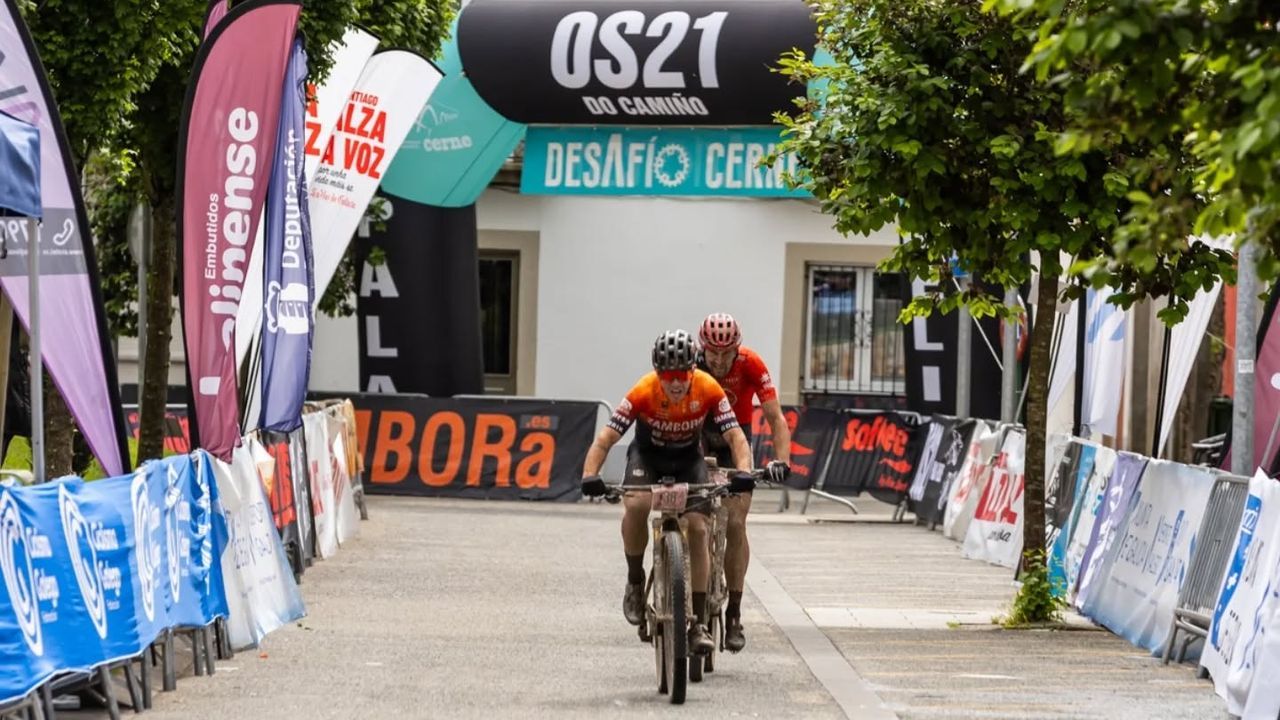 Sebastian Andrés y Natalia Fisher llegan líderes de la Volta a Galicia BTT a la última etapa de hoy en Lalín
