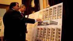 El alcalde y el conselleiro, con los planos del proyecto para la F�brica de Tabacos