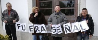 Los vecinos y Javier Taibo creen que la se�al deber�an incluir una plaza reservada para el cura. 