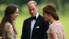 Rose Hanbury, el prncipe Guillermo y Catalina de Gales charlando en un evento benfico en junio del 2016