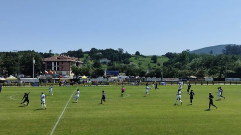 Un momento del amistoso entre el Oviedo y el EIbar