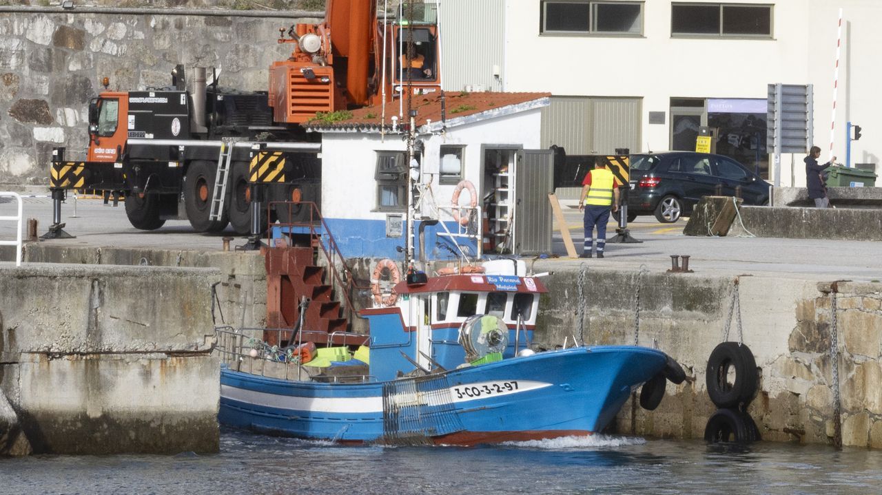 El puerto de Malpica recupera el sistema de apertura automático de las compuertas