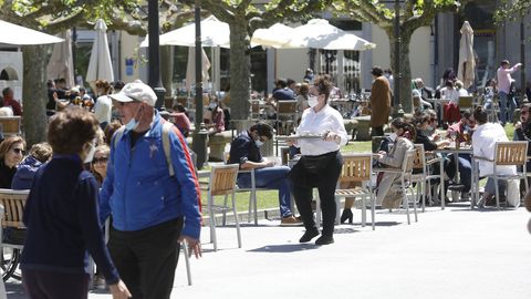 Terrazas llenas en el centro de Lugo