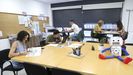 Varios docentes preparando el inicio de curso, el viernes, en la sala de profesores del CEIP Agro do Mu��o de Bertamir�ns, en Ames. Las clases empiezan el mi�rcoles.