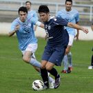 Vilela vigila la maniobra de un jugador del Dumbr�a.