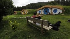 Los apartamentos tursticos Mi Tesoro, inspirados en las casas hobbit de El Seor de los Anillos, en Galdo (Viveiro), fueron financiados en parte por el GALP A Maria-Ortegal