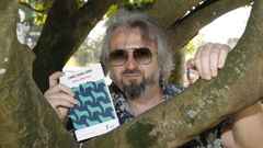 El escritor vigu�s presenta su �ltimo poemario en Allariz