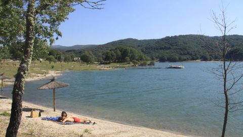 Una de las playas fluviales de A Veiga