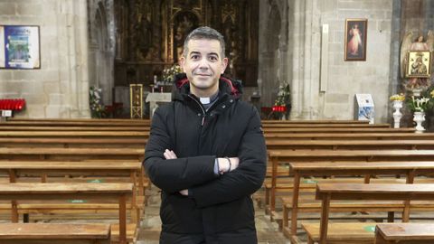 Marcos Torres lleva seis meses al frente de la parroquia de Melide.