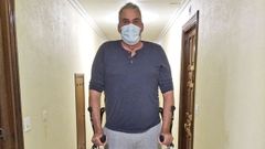 �ngel Grande, que super� el coronavirus tras m�s de siete meses ingresado en el hospital y sigue su lenta recuperaci�n en su casa de Carril, en Vilagarc�a