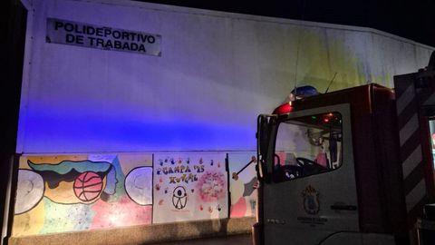 Bomberos del parque de Barreiros junto al polideportivo