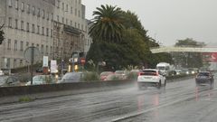 Caravana de veh�culos para acceder al Chuac a la altura del materno