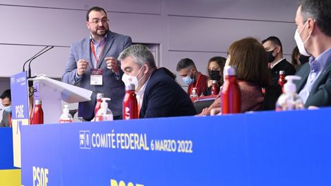 El secretario general de la FSA-PSOE y presidente del Principado de Asturias, Adri�n Barb�n, interviene en el comit� federal del PSOE