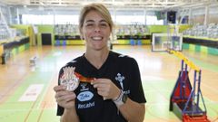 Cristina Cantero, con su medalla, este jueves en Navia.