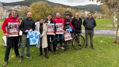 De izquierda a derecha: Ignacio Parapar, de la Pe�a Lar; el presidente de la Federaci�n Galega de Ciclismo, Juan Carlos Mu�iz; la alcaldesa de Viveiro, Mari�a Gueimunde; los tambi�n representantes de la entidad organizadora Diana Fern�ndez, Chupi Pernas y Marcos Vale; el edil Mart�n Vale; y el t�cnico federativo de ciclocr�s JOs� Antonio del R�o.