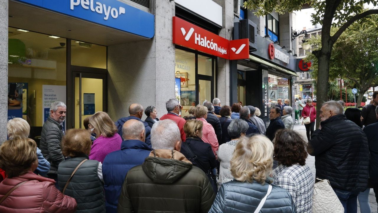 Los lectores de La Voz, sobre la reserva de viajes del Imserso: «Tres horas en cola para que no queden plazas»