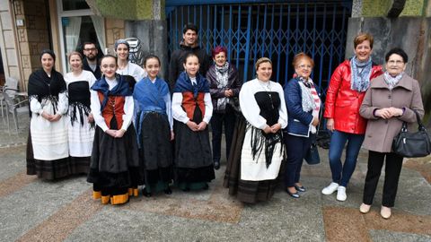 Imagen de 2019, cuando La Voz reuni� a cuatro de las cinco presidentas de Terra de Sena (Manuela, a la derecha) y a varias bailarinas de la entidad