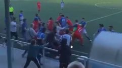 Captura de v�deo de la tangana entre jugadores del Ribadavia Atl�tico y el Covadonga