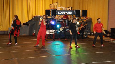 Codillo.M�s de 1.050 comensales se citaron en la Festa do Codillo