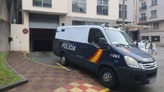 Furgn saliendo de los juzgados de Ferrol mientras declaran los detenidos por la redada en la comarca